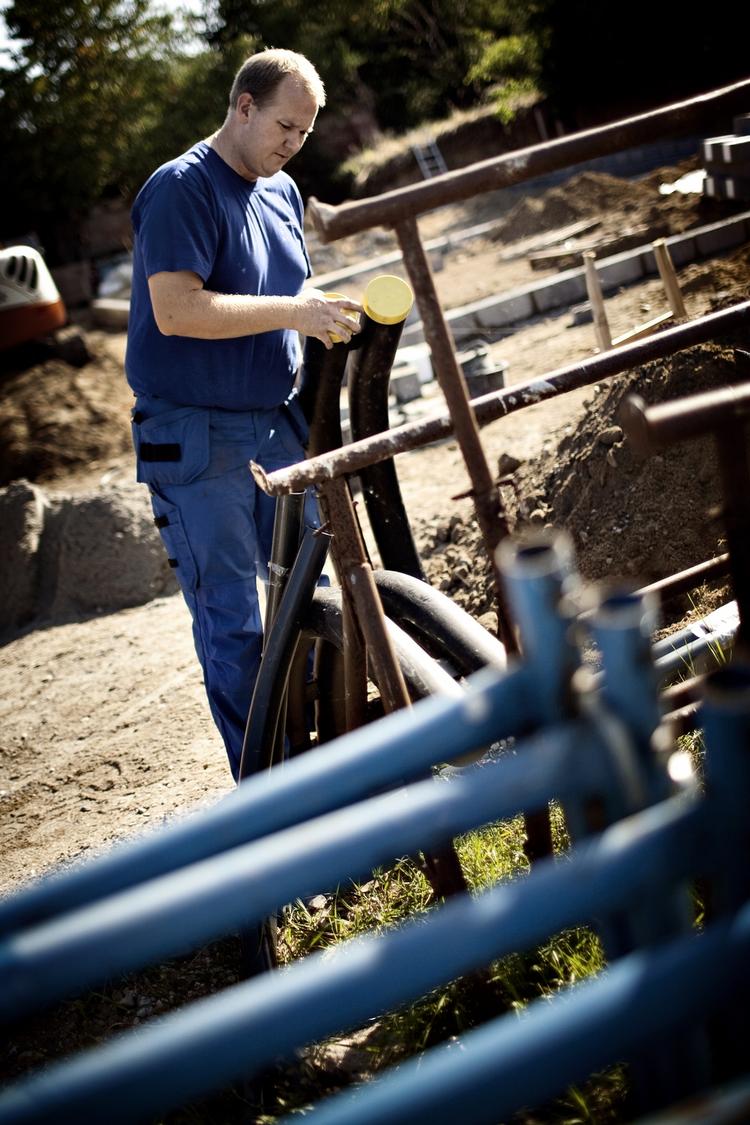 Johnnie Hansen er opvokset i VVS-firmaet Varmesmeden, som han har overtaget fra sin far. Efterspørgslen på sort arbejde er lige så stor, som den altid har været, siger han. 