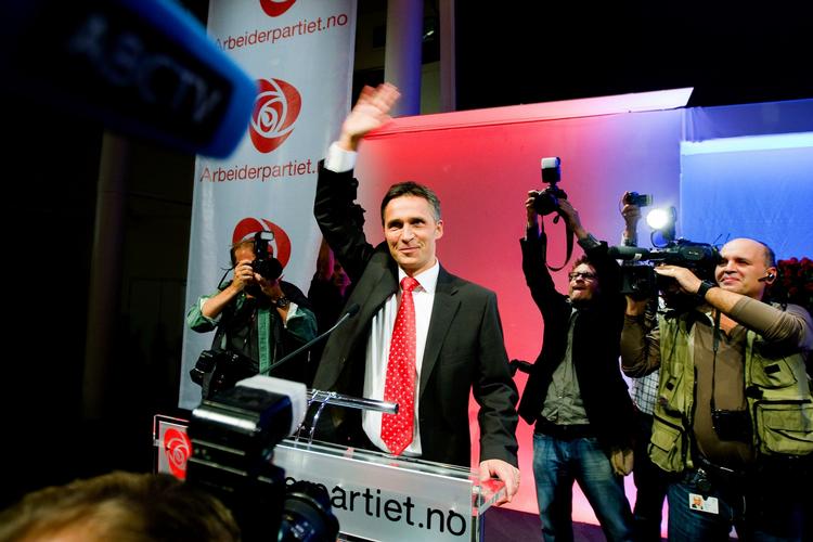 Den socialdemokratiske statsminister Jens Stoltenberg i spidsen kan se frem til fire år mere ved magten. 