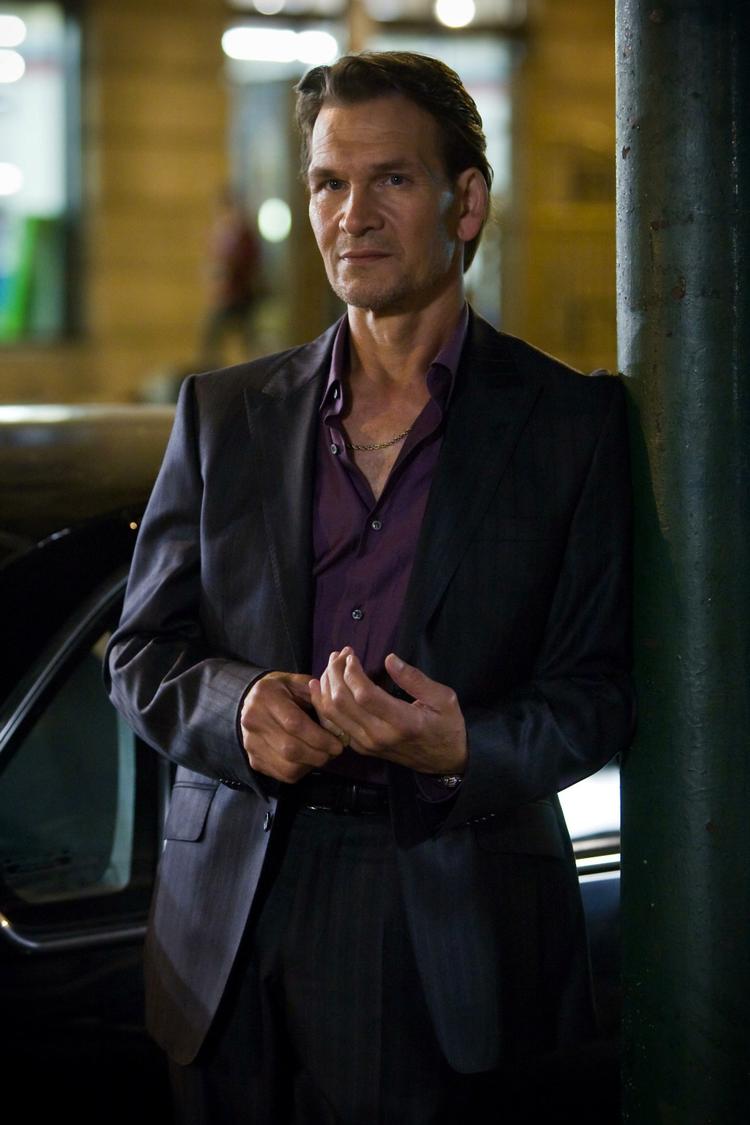 Patrick Swayze fik diagnotisticeret kræft i bugspytkirtlen i 2008. Men han fortsatte med at arbejde og indspillede tv-serien 'The Beast', hvor han spiller FBI-agent. 