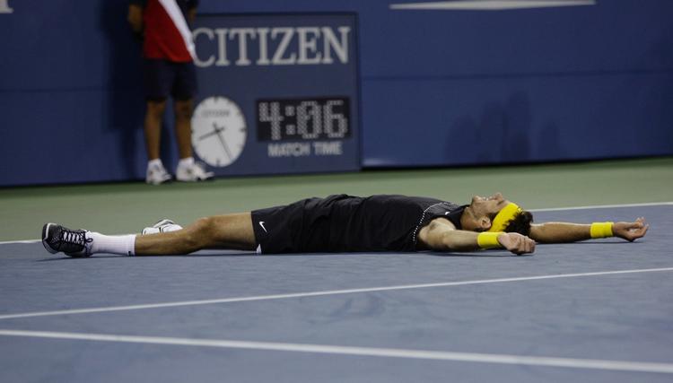 Del Potro havde slet ikke krafter til at juble efter sin sejr over Roger Federer. 