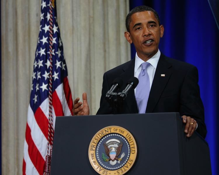 Det vigtigste er at gøre økonomien robust, mener Barack Obama. 