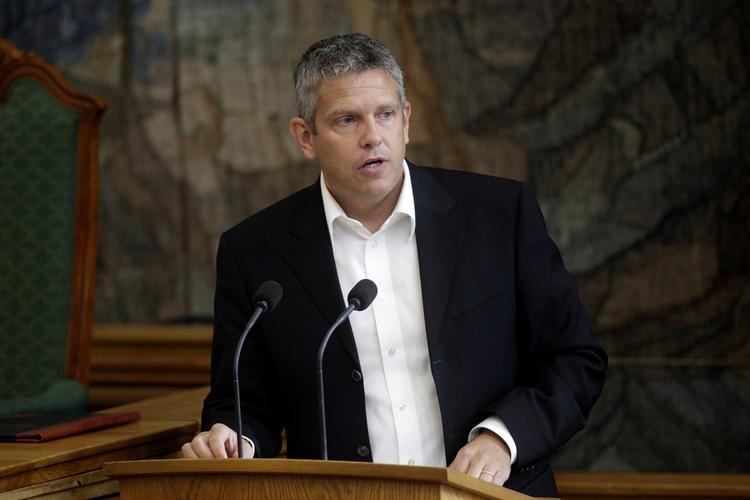Politiken kunne godt have ventet et par dage med at udgive den tidligere jægersoldat Thomas Rathsacks bog 'Jæger - i krig med eliten', mener Socialdemokraternes forsvarsordfører John Dyrby Paulsen. Arkivfoto. 