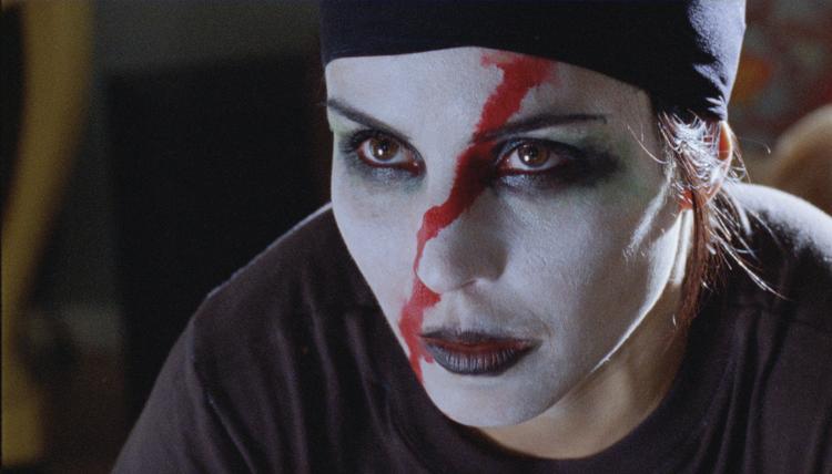 Ingen kan trække danskerne i biffen som den lille hævntørstige Lisbeth Salander (Noomi Rapace). Hun har den dominerende rolle i 'Pigen der legede med ilden'. Foto: Framegrab/Nordisk Film 