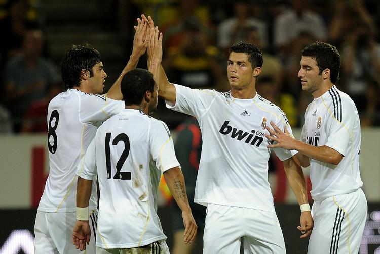 Mange venter i spænding på, at Ronaldo, Kaka og co. indleder vejen mod Champions League-trofæet. Arkivfoto. 