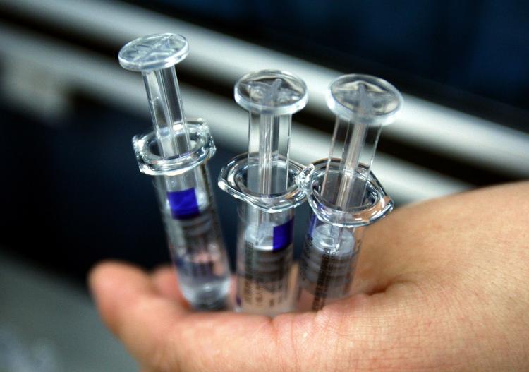 Rundt omkring i verden produceres der netop nu vacciner mod influenza A (H1N1) på højtryk. Her er vacciner fra den kinesiske producent Sinovac. 