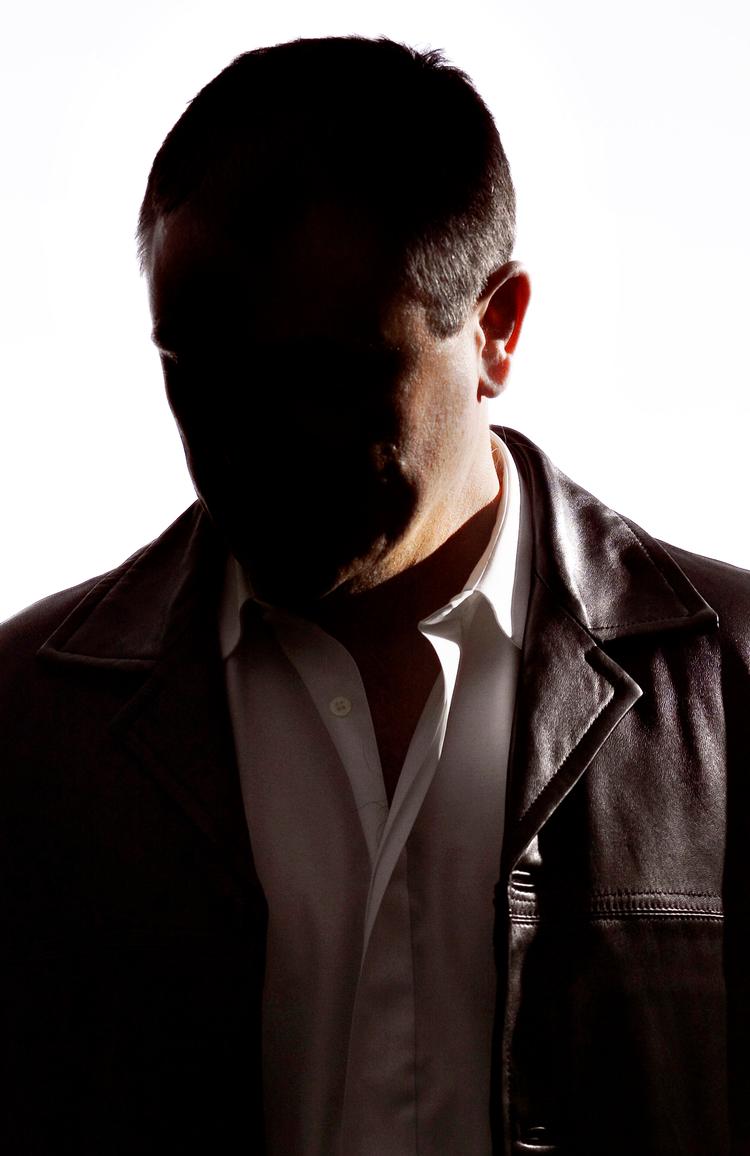 De færreste har set forfatteren Andy McNabs virkelige ansigt, og endnu færre kender hans rigtige navn. Af sikkerhedsårsager sørger han for, at han ikke kan genkendes offentligt. Foto: andymcnab.co.uk 