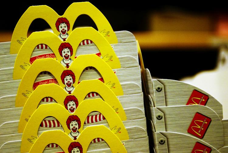 McDonaldsbesøgene er åbenbart ikke det sted danskerne sparer, når krisen kradser. Kæden står til næsten at nå sidste års rekordsalg. 