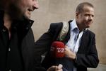 Jægersoldaten Thomas Rathsack på vej i retten. 