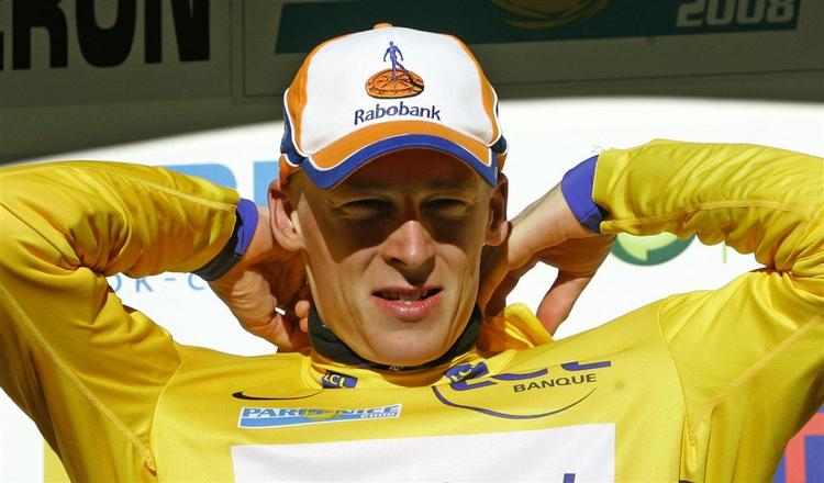 Hollandske Robert Gesink var iført den gule førertrøje under Paris-Nice sidste år. Arkivfoto. 