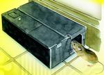 Fælden drives af fire AA-batterier og skal kunne aflive op til 30 mus inden den skal have nye. 
