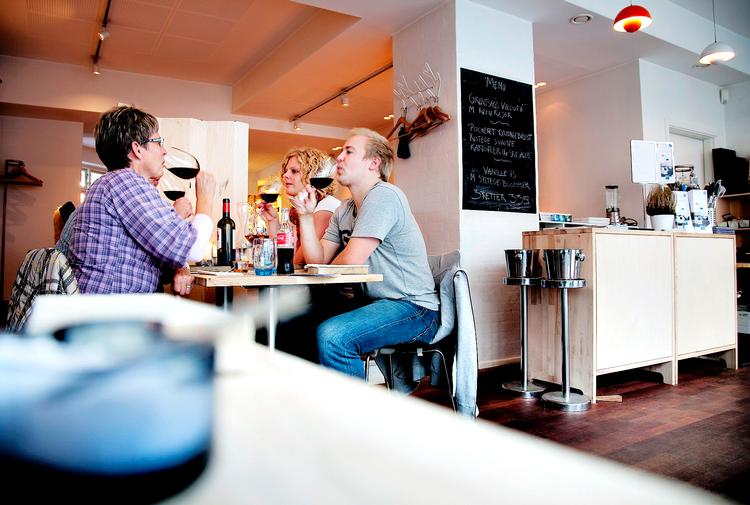 Fancy, overdrevet og med svensk Kalix løjrom. På Nordisk Spisehus kan man få det, der formentlig er Danmarks største og dyreste rejemad. Foto: Hans Christian  Jacobsen 