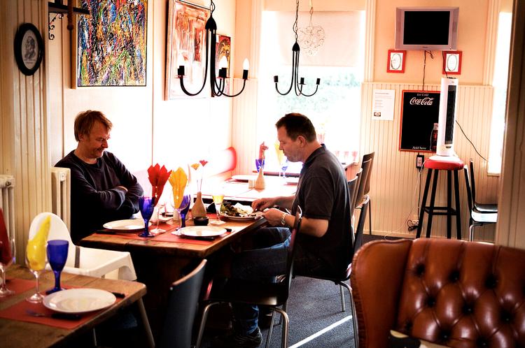 Med Café Krejleren har Valby fået et tapaskøkken ud over det sædvanlige. I lokaler, der er langt ud over det sædvanlige. Det er godt for tungen, men skidt for øjet. Foto: Astrid Dalum 