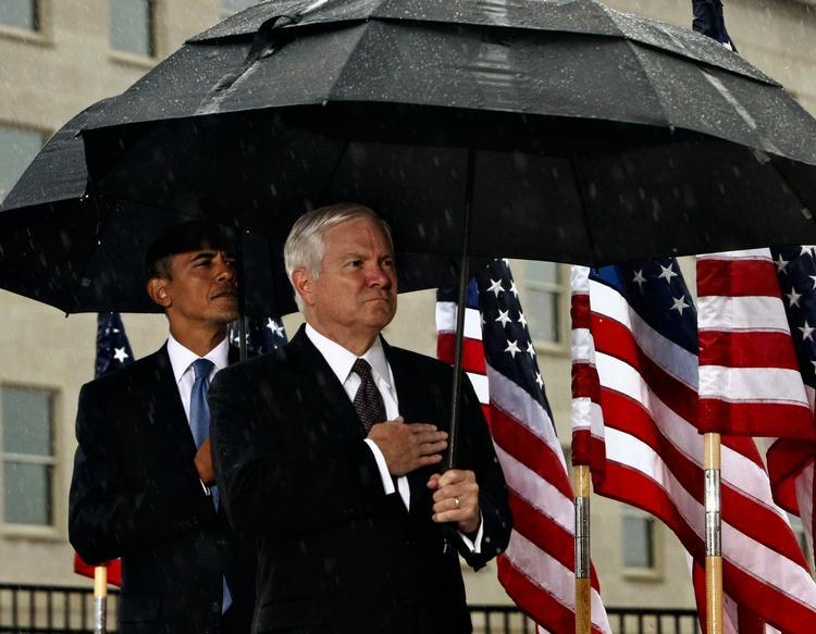 Robert Gates var også forsvarsminister under George W. Bush. Han er fortsat på posten under Obama. 
