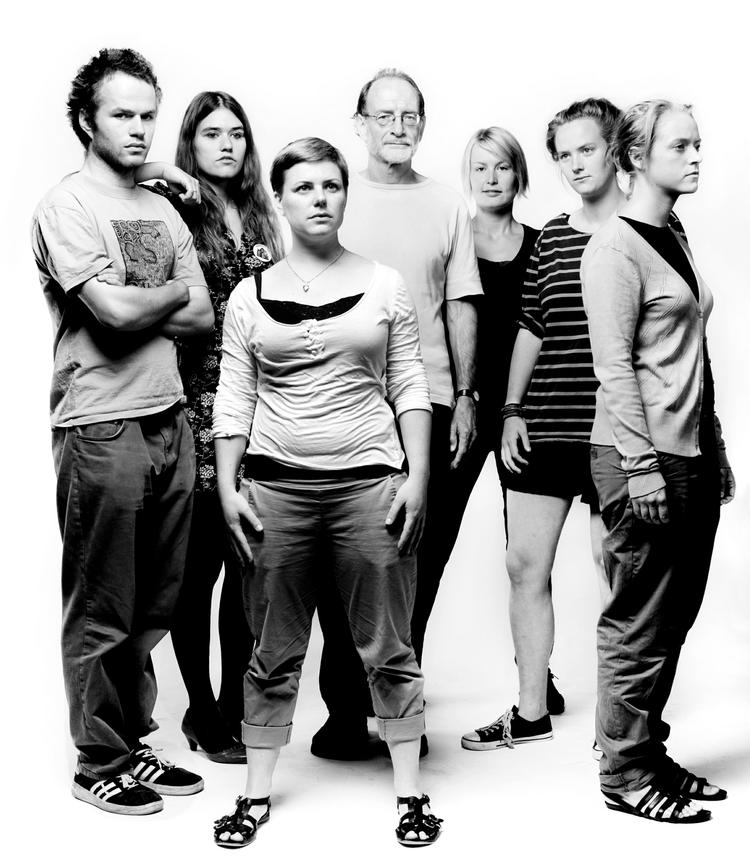 Forleden stod en gruppe danskere frem i Politiken og sagde, at de er parate til hjælpe irakere - også selv om det er i modstrid med loven. Men Lån og Spar Bank vil ikke være med. 