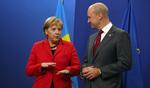 Inden mødet i dag hyggede EU-formand Fredrik Reinfeldt sig i selskab med kansler Angela Merkel fra Tyskland. 