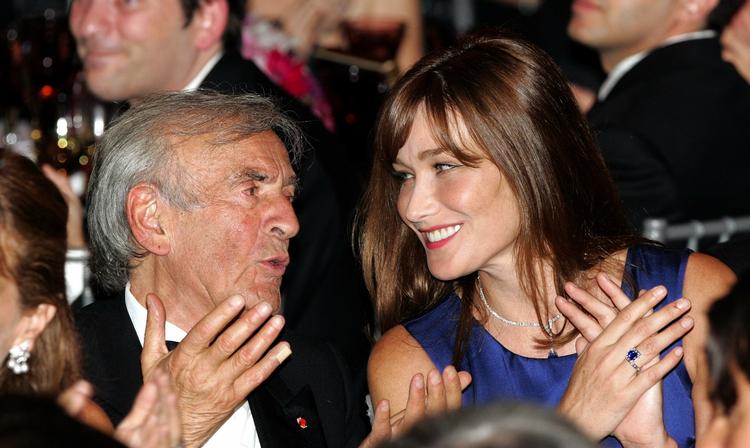 Den tidligere model Carli Bruni Sarcozy, der nu er gift med Frankrigs præsident, kunne være en af dem, der kaster mænds mentale balance ud af kurs. Arkivfoto fra en velgørenhedsmiddag i New York i 2008. 