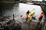 Stjålne cykler hives op fra en af de københavnske kanaler. Arkivfoto. 