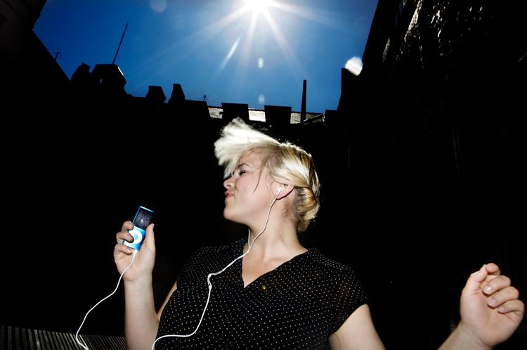 Med en mp3-afspiller kan hele verden blive dit dansegulv. 