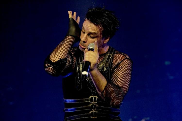 Forsanger Till Lindemann medvirker - på særdeles aktiv vis - i den kontroversielle musikvideo. Han og resten af bandet kommer til København i december. Arkivfoto. 
