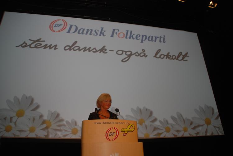 Pia Kjærsgaard hyldes i koncertsalen i Herning Kongrescenter. 