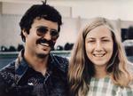'Patty Hearst - millionærdatteren som blev terrorist' er en amerikansk dokumentarfilm fra 2004. Bortførelsen af  Patty Hearst i februar 1974 var den mest spektakulære aktion udført af nogen amerikansk terrorgruppe. Og da Patty Hearst nogle måneder senere tilsyneladende frivilligt sluttede sig til gruppen udløste det et mediehysteri i den amerikanske offentlighed, som gruppen var ekstrem dygtig til at udnytte. The Symbionese Liberation Army (SLA) blev dannet i 1973 af en lille gruppe unge, og det blev den mest berygtede og bombastiske terrorgruppe i amerikansk historie. Deres ideologi var en blanding af Black Power, modstand mod Vietnamkrigen og politisk radikalisme, og deres mål var intet mindre end en voldelig omstyrtelse af samfundet. Foto: DR 