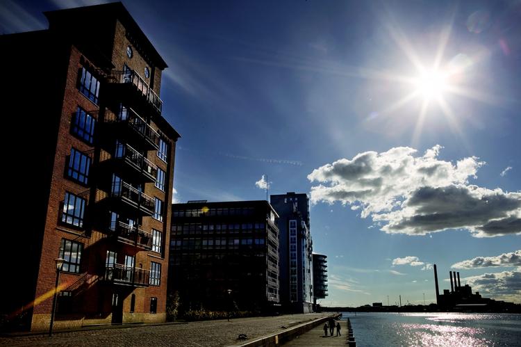 Havnestaden ved Islands Brygge er ifølge politikerne et eksempel på, at byens borgere rykker sammen med ligesindede i enklaver. Arkivfoto. 