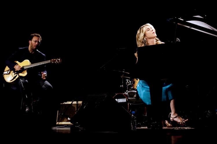 Diana Krall på scenen i Falconer Salen. 