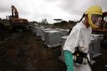 Giftfyldte containere i udkanten af Abidjan på Elfenbenskysten. Omkring 30.000 mennesker har sagsøgt et hollandsk firma for at dumpe kemisk affald. Arkivfoto 