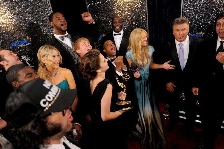Holdet bag '30 Rock' jubler backstage i nat. 