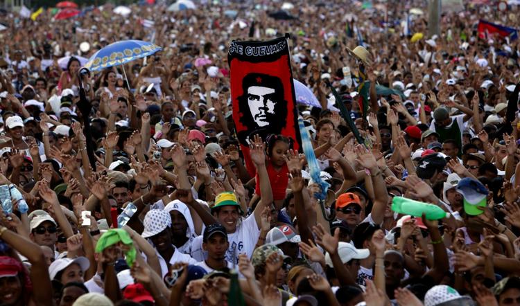 Koncerten 'Peace without borderes' blev afholdt på en pakket Plaza de la Revolution i Havana på Cuba. 