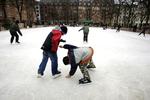 Feriesjov. Skøjtebanen på Blågårds Plas i København er åbent hele døgnet - det gælder dog ikke skøjteudlejningen, som det kan ses i det nedenstående skema. Arkivfoto. 