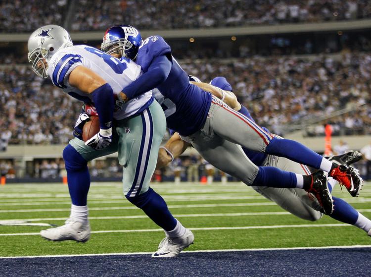 Der var massr af øjenvidner til Antonio Pierces tackling af Jacon Witten i kampen mellem Dallas Cowboys ogh New York Giants, der blev overværet af 105.000 tilskuere 