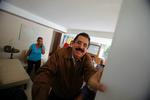 Den afsatte præsident Manuel Zelaya er tilbage i Honduras. Billedet er taget på Brasiliens ambassade, hvor han befinder sig nu. 
