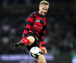 FC Midtjyllands Poul Hübertz scorede i et tomt mål, da AGF'erne Steffen Rasmussen og Anders Kure stødte sammen uden for feltet. 