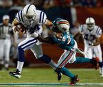 Dallas Clark fra Indianapolis Colts undgår behændingt en tackling fra Gibril Wilson og fortsætter sit løb med en touchdown. 