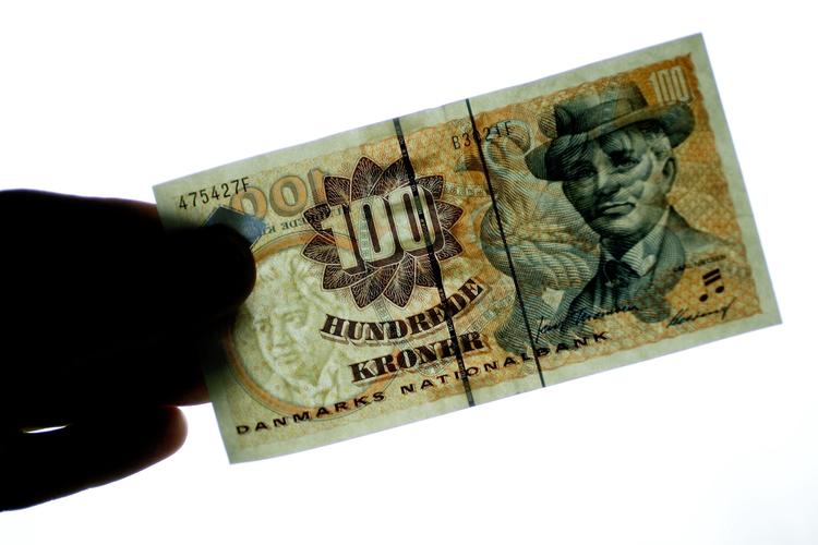 Bankkunderne sparer masser af penge op, viser nye tal. 