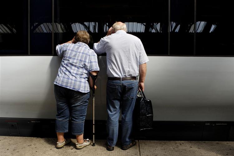 Dele af DSB skal sættes på aktier for blandt andet bedre at kunne lokke flere til at tage toget, siger transportminisrtern. Arkivfoto 