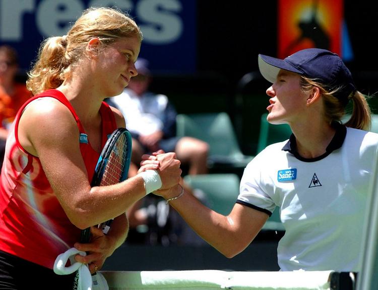 Kim Clijsters (tv.) mener, det er godt for tennissporten, at hendes landsmand og rival vender tilbage til topsport. Arkivfoto. 