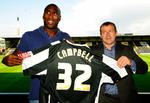 Sol Campbell (til venstre) nåede kun en kamp for Notts County. Det var i lørdags, hvor den ambitiøse klub, der i øvrigt er verdens ældste, tabte med 2-1 på udebane til Morecambe. Arkivfoto. 