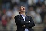 Han lignede en bekynret mand undervejs i opgøret mellem Randers og Brøndby, men alligevel siger John Faxe, at han sover godt om natten. 
