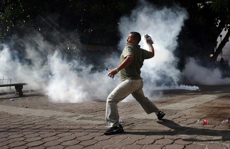 En demonstrant er blevet dræbt under sammenstød i Honduras. 
