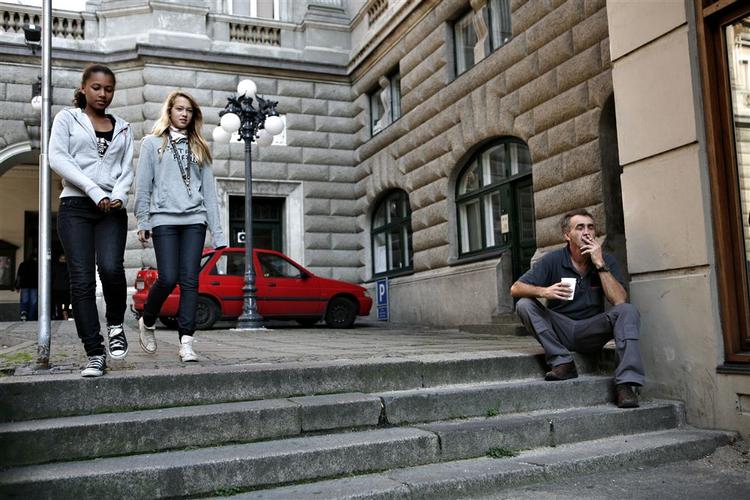 Danmarks Lærerforening opfordrer lærerne til slet ikke at ryge i nærheden af deres elever. Det gælder også idrætsdage og udflugter. 