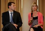 Forældrene til den forsvundne Madeleine McCann er tilbage i Portugal for at bede portugiserne om at fortsætte  med at lede efter deres datter. 