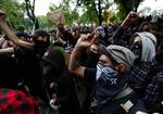 1.000 demonstranter er på gaden i Pittsburgh i USA og marcherer i retning af det sted i byen, hvor G20-topmødet finder sted. 