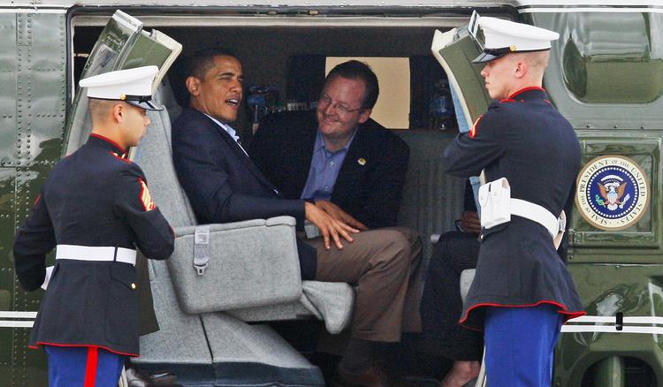 Det er »absolut« muligt, at Barack Obama, siger hans pressesekretær Robert Gibbs, der her ses sammen med sin chef 