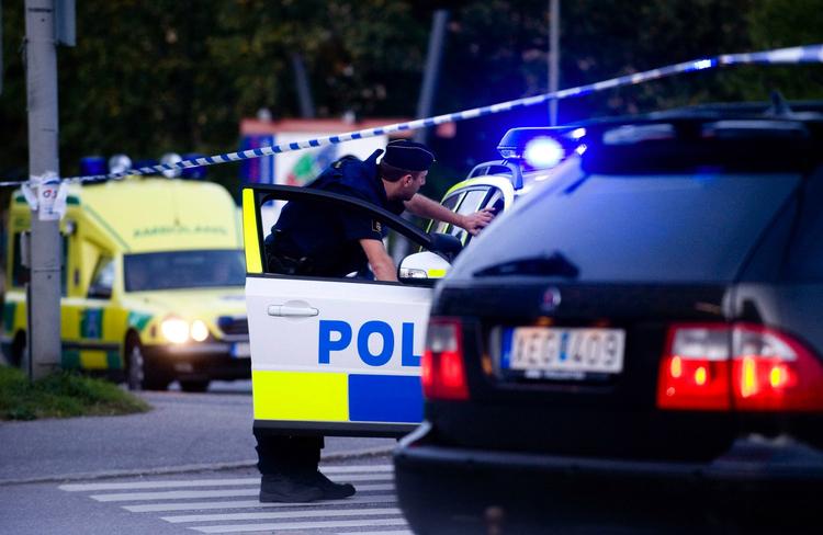 Billedet af en ukendt mand ved det værdidepot, der onsdag blev røvet syd for Stockholm, er nu sendt ud til Sverige politistationer. 
