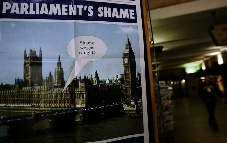 Nu kommer bogen om den store britiske udgiftsskandale, som kostede 20 politikere deres poster. 