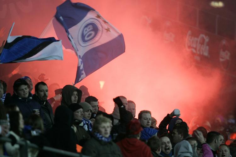OB's tilhængere er som regel ganske fredelige. I 2007 var der dog problemer med romerlys i Parken under en kamp mod FCK. Arkivfoto. 