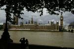 Den britiske avis Daily Telegraph betalte 902.000 kroner for politkeres kvitteringer. Sagen førte til 20 parlamentsmedlemmers afgang og den største skandale i britisk historie i århundreder. 