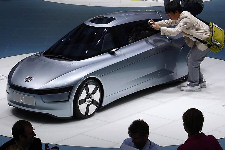 VW L1, der har plads til to personer, der skal sidde bag hinanden. Modellen er formentlig klar til salg i 2013. Foto: Frank Augstein/AP 